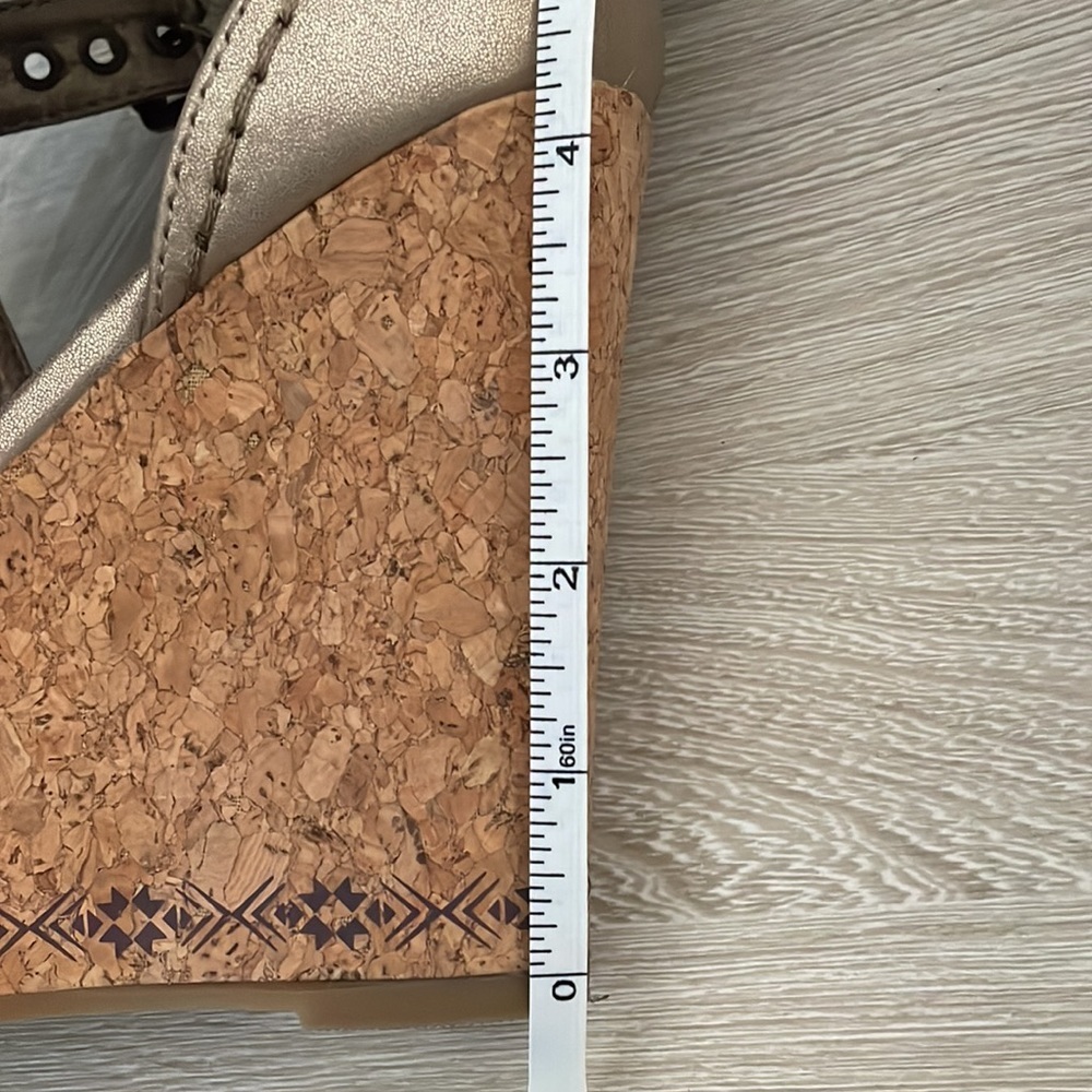 Sugar, bronze/gold wedges, size 8M, perfect condition - Picture 8 of 8